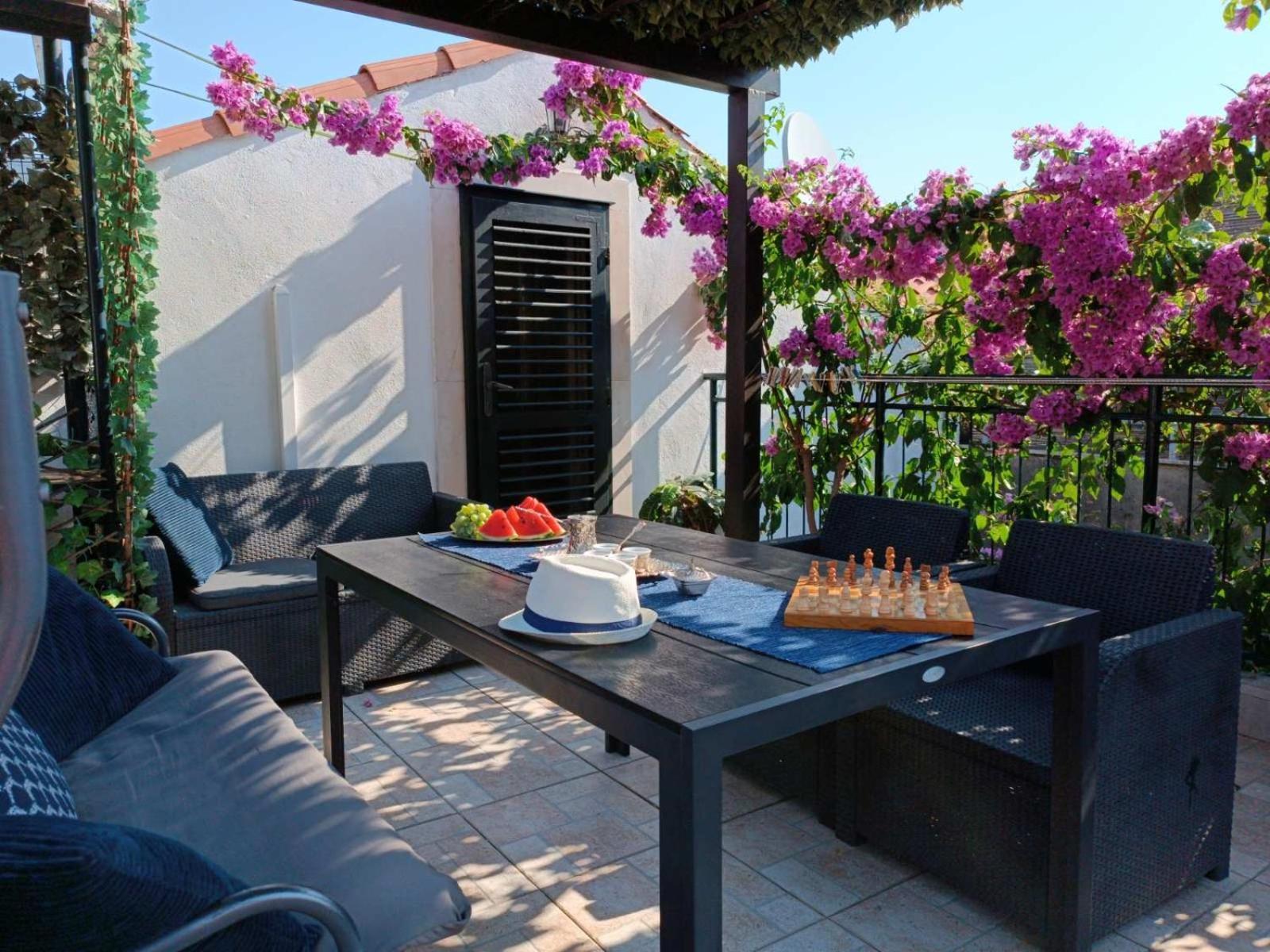 Holiday Home By The Sea--Bougainvillea Стон Экстерьер фото